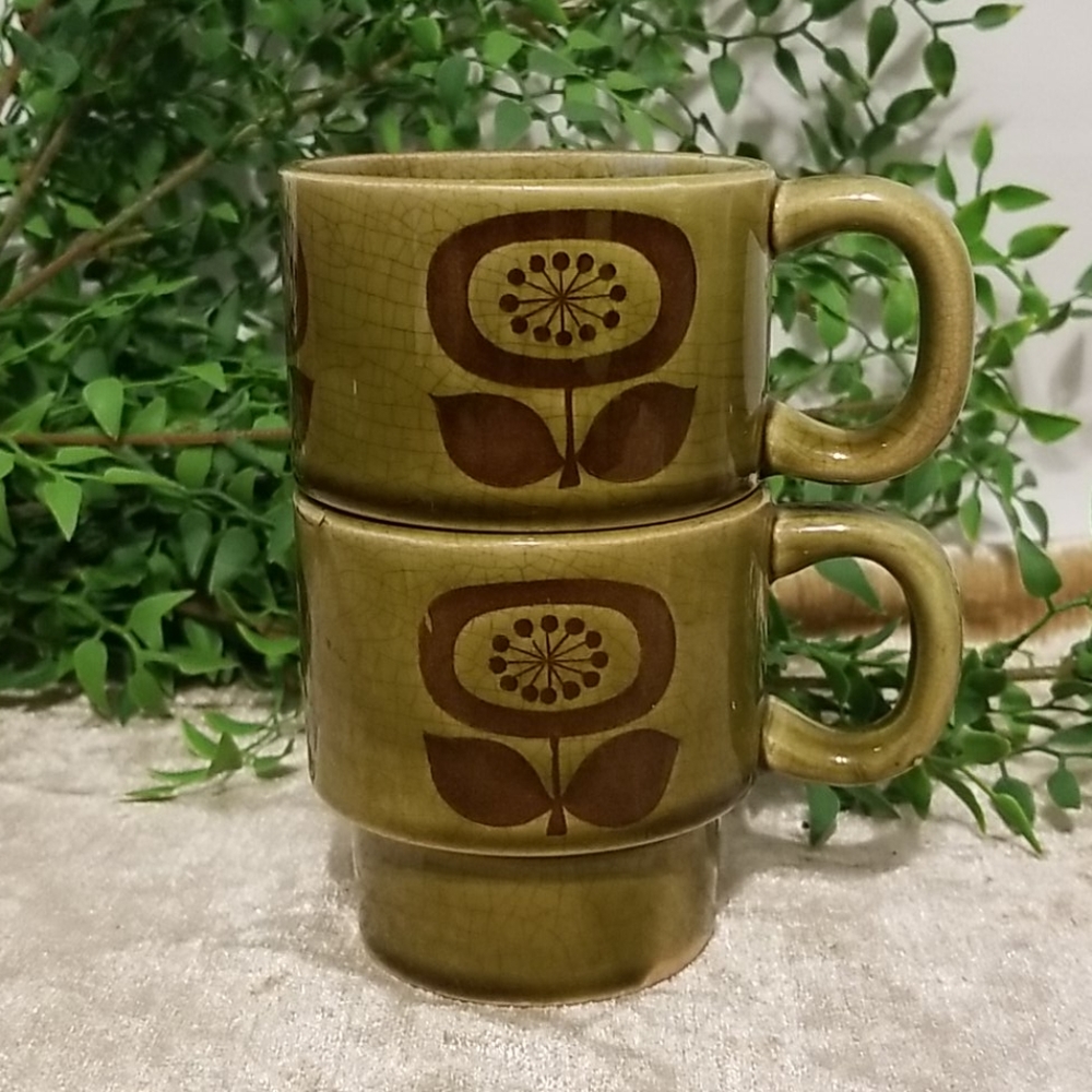 Vintage green stackable mugs with flower pattern
